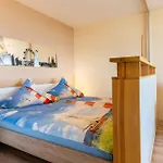 - Haus Q, App 0q0404